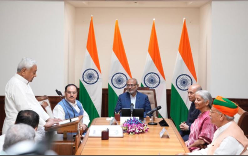 बिहार ऐतिहासिक बदलाव के लिए तैयार, नीतीश कुमार ने ली राज्यसभा सांसद की शपथ