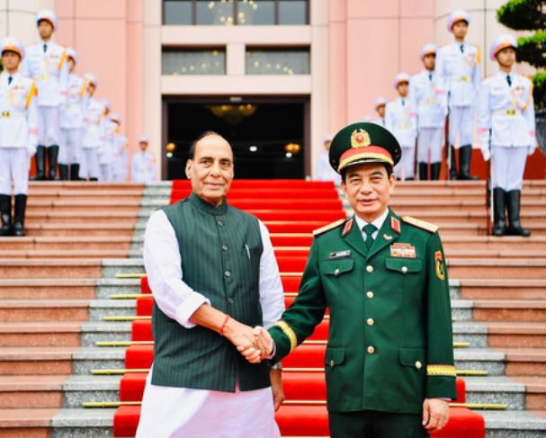 भारत-वियतनाम रक्षा संबंधों को नई मजबूती, रक्षा मंत्री ने की उच्चस्तरीय वार्ता