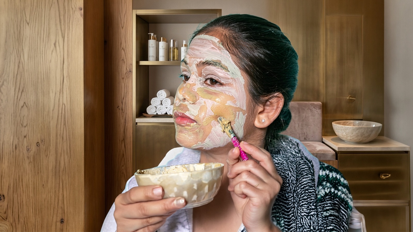 मुल्तानी मिट्टी में मिलाएं ये 5 चीजें, चेहरे की गंदगी और ऑयली स्किन से मिलेगा छुटकारा 