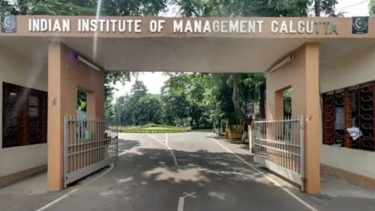 IIM कोलकाता के हॉस्टल में छात्रा से दुष्कर्म, आरोपी गिरफ्तार