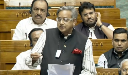 शशि थरूर ने परिसीमन बिल को बताया 'राजनीतिक नोटबंदी', बोले-जल्दबाजी न करे सरकार