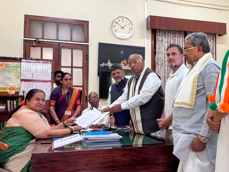 बेंगलुरु: मल्लिकार्जुन खड़गे ने राज्यसभा नामांकन दाखिल किया, राहुल गांधी और डीके शिवकुमार रहे मौजूद (लीड)