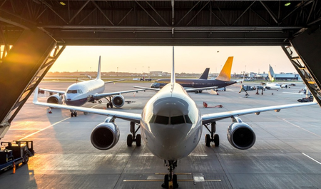 पुणे एयरपोर्ट पर लड़ाकू विमान के रनवे पर अटक जाने से उड़ानें प्रभावित, कई उड़ानें रद्द और डायवर्ट