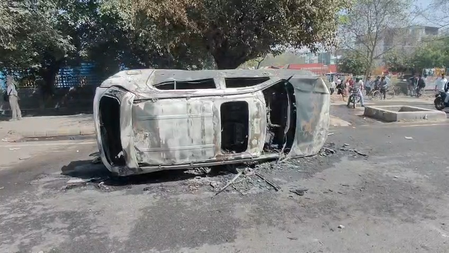 नोएडा में हजारों कर्मचारियों का प्रदर्शन, कई इलाकों में ट्रैफिक जाम से जनजीवन प्रभावित